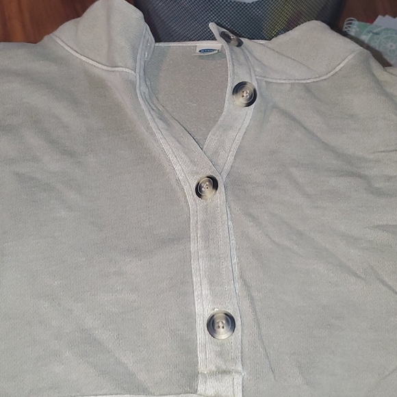 Green old navy long sleeve - Picture 4 of 4